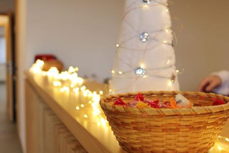 dedek Mraz in nagajiva vila, dec 2023, foto JSKD OI Trebnje (11)